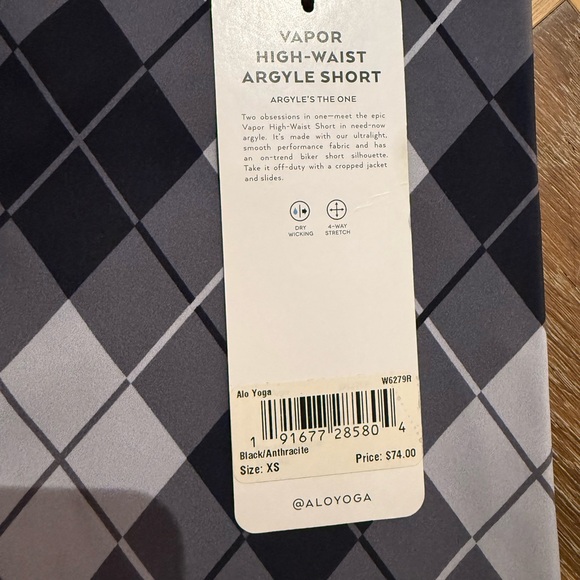 ALO Yoga Black and Gray Sports Bra & Short Set - Picture 3 of 6